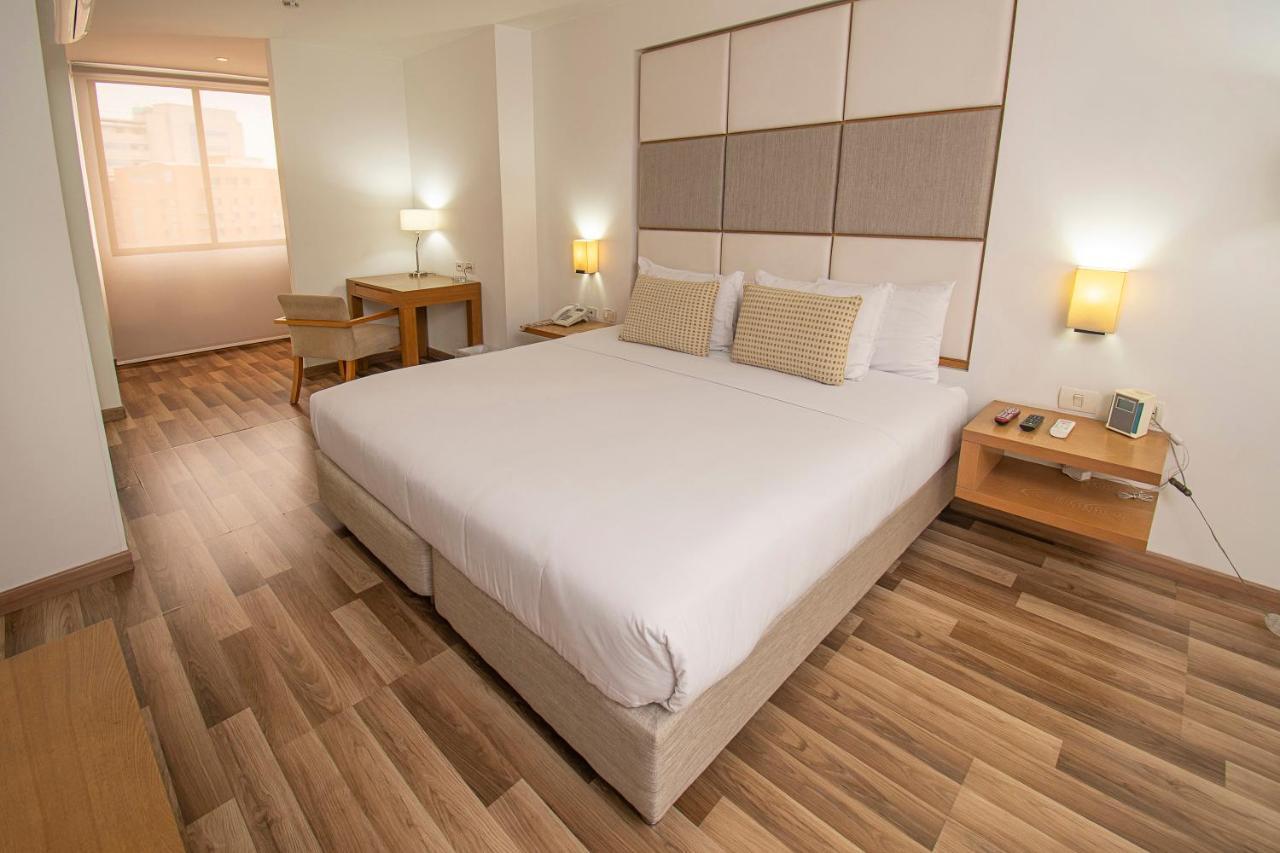 Hotel Cosmos Калі Екстер'єр фото