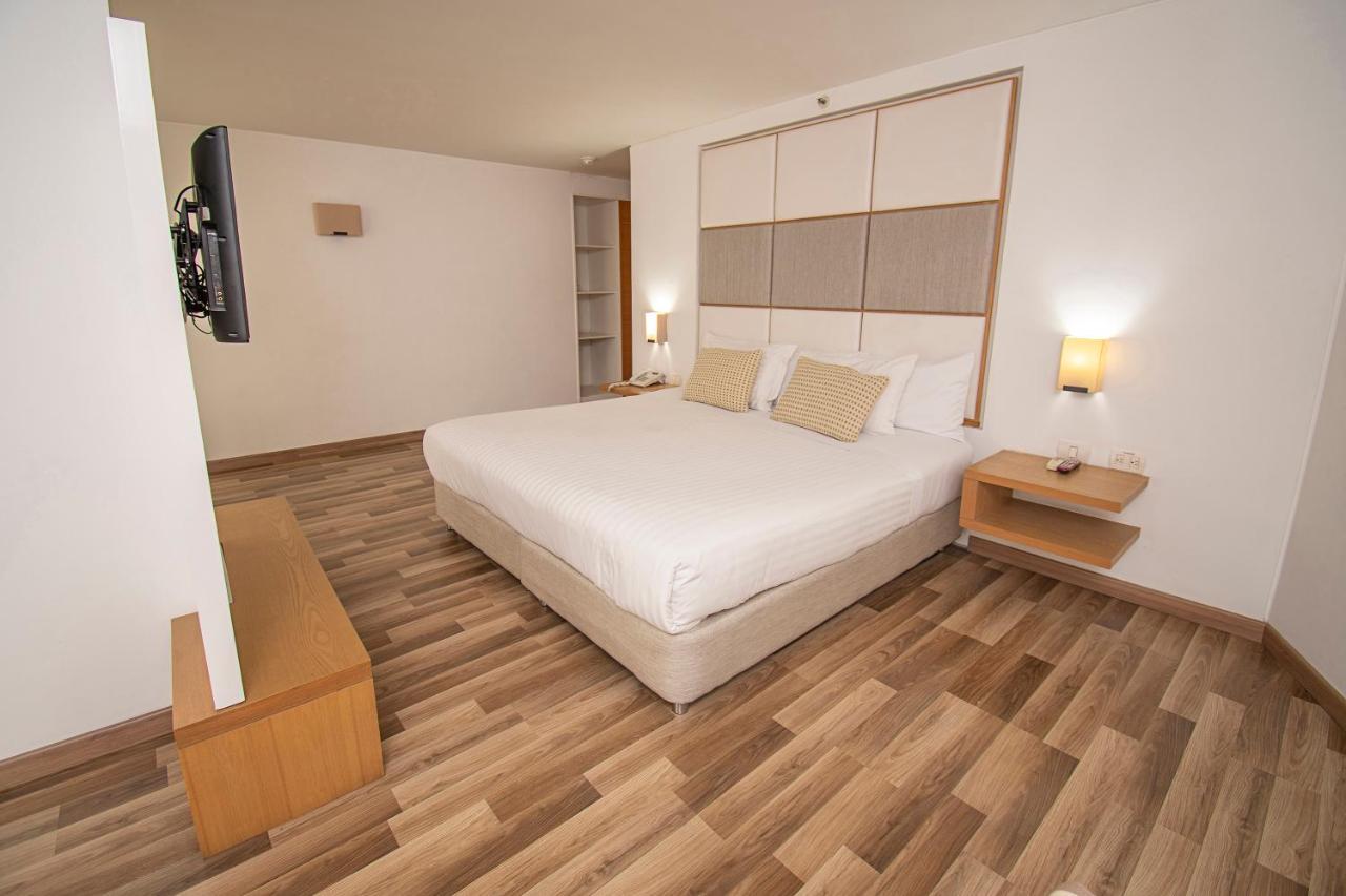 Hotel Cosmos Калі Екстер'єр фото