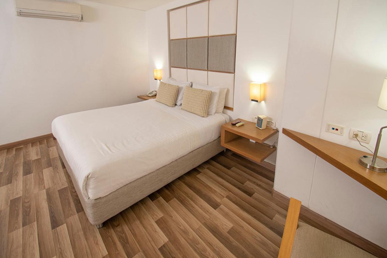 Hotel Cosmos Калі Екстер'єр фото
