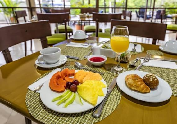 Hotel Cosmos Калі Екстер'єр фото
