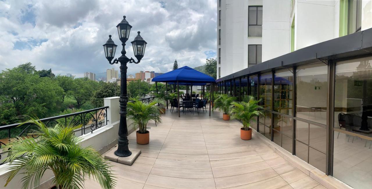 Hotel Cosmos Калі Екстер'єр фото