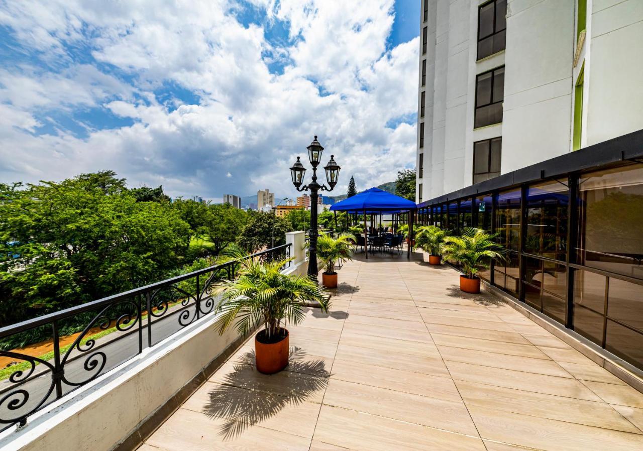Hotel Cosmos Калі Екстер'єр фото
