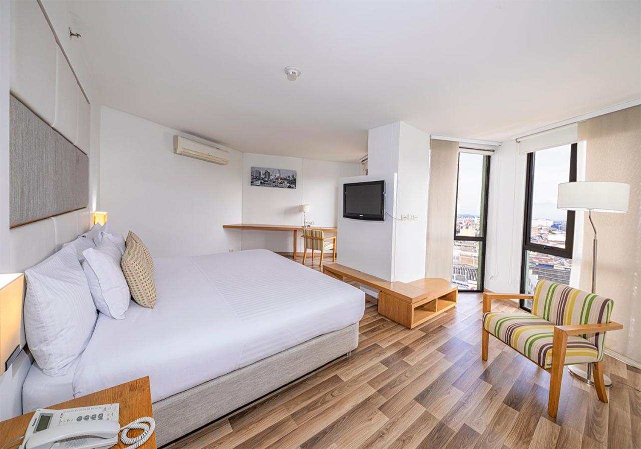 Hotel Cosmos Калі Екстер'єр фото